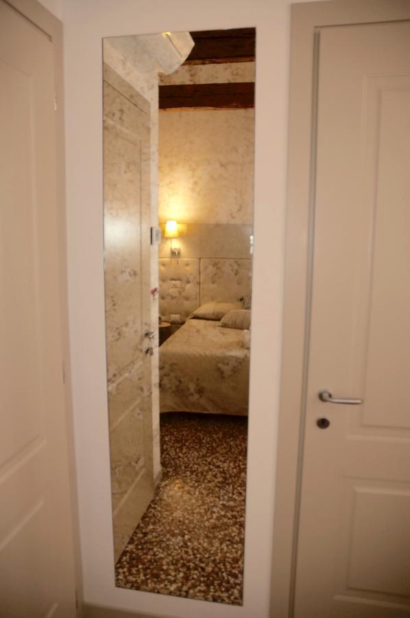 B&B Al Pozzo Di Luce Venesia Bagian luar foto